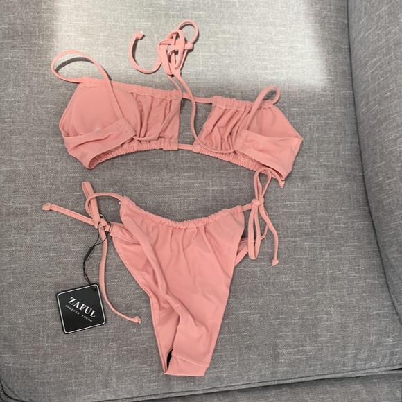 Pink Bikini - Picture 4 of 5